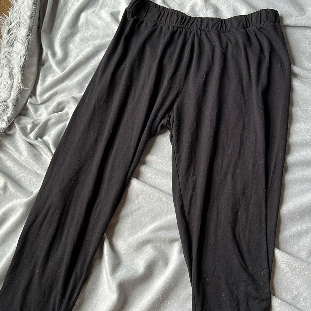 Bobbie Brooks Capri Leggings Size Large 💛
